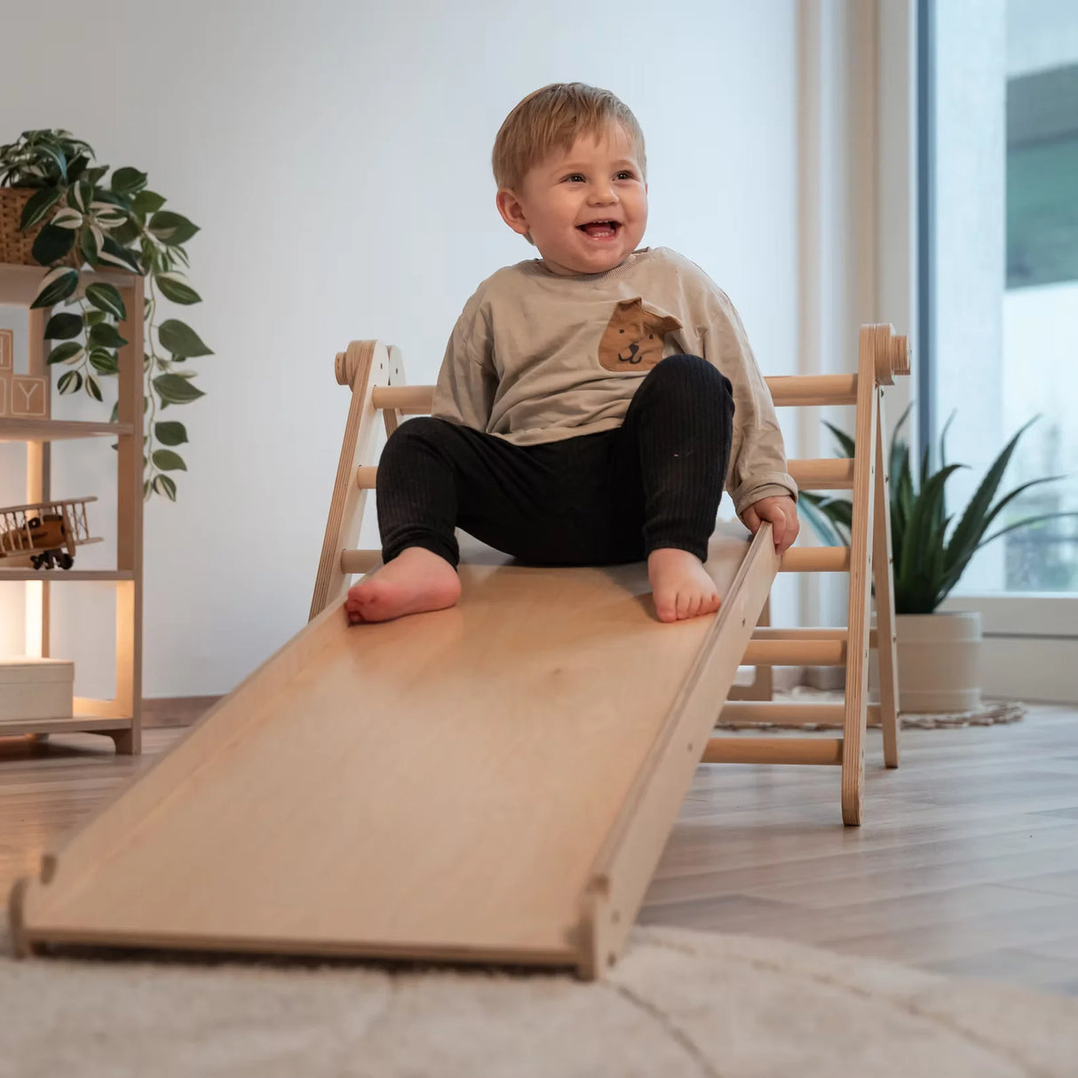 Cliff Klättertriangel med dubbelsidig rutschkana