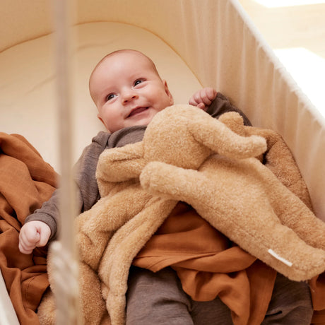 Bebis som ligger i vagga från Membantu