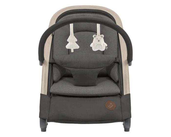 Maxi-Cosi Kori Babysitter i Grafitgrå med Leksaksbåge