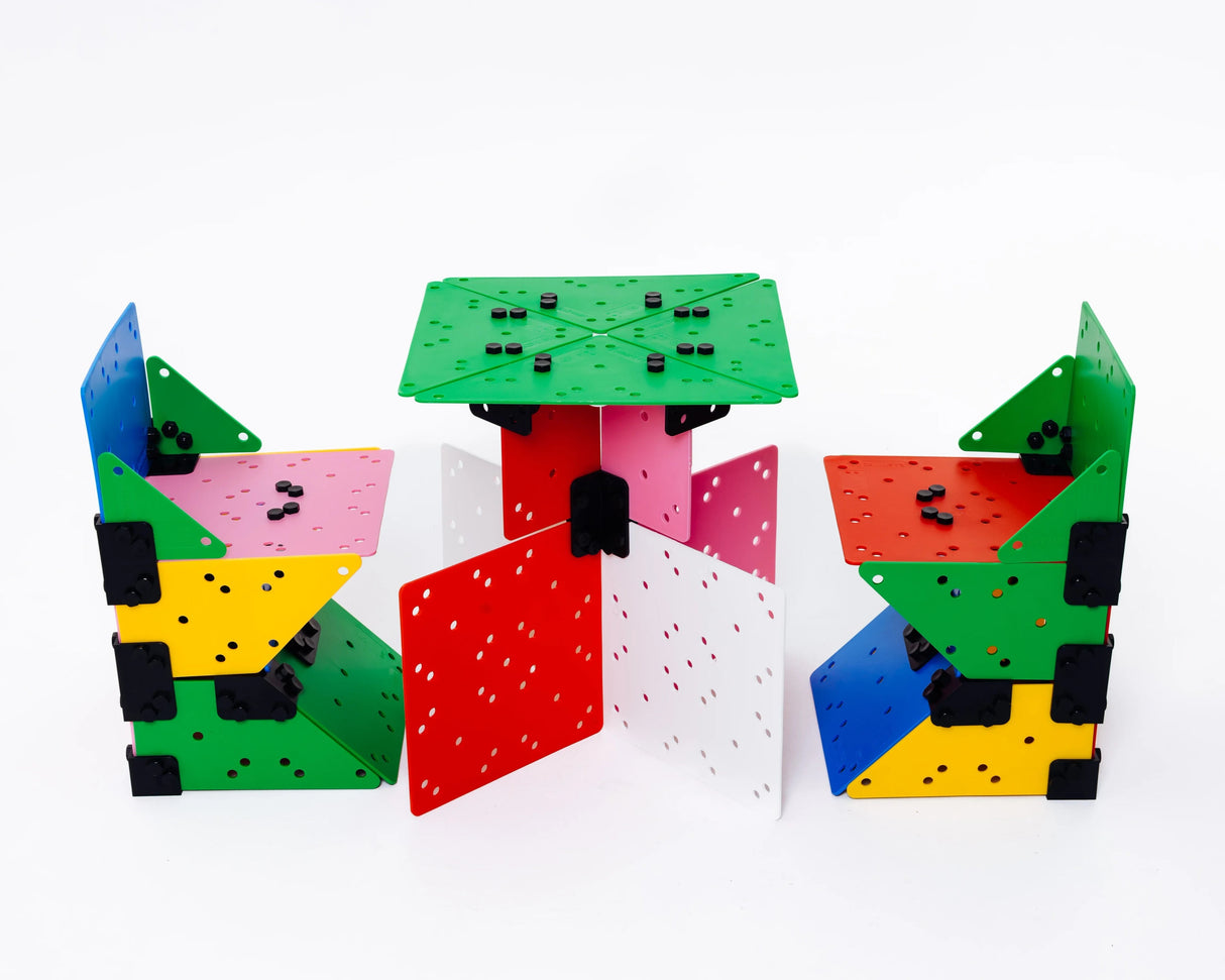 EAZYMEC Grundpaket: Bord och stolar i mixade färger från sidan