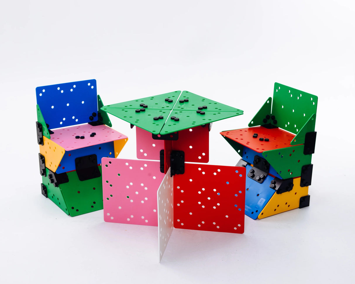 EAZYMEC Grundpaket: Bord och stolar i mixade färger framifrån