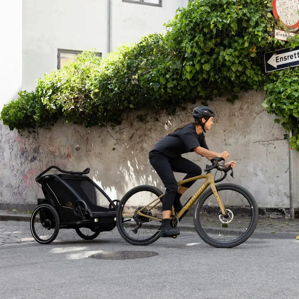 Hyr multisportcykelvagnen Thule Chariot Sport 2 Dubbel med plats för 2 barn hos Parently