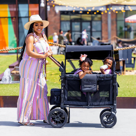 WonderFold W2 Luxe Stroller Wagon. Flerradig barnvagn med plats för 2 barn i svart.
