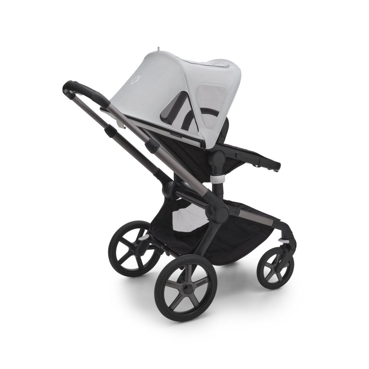 Bugaboo Fox 5 Breezy sufflett i dimgrå med ventilationsfönster monterad på sittvagn, sedd från sidan