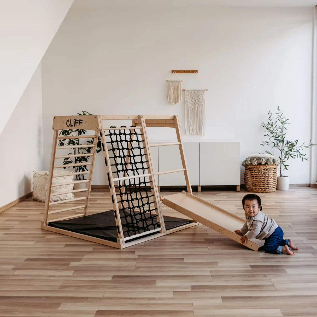 Cliff PRO Premium inomhusklätterställning i trä